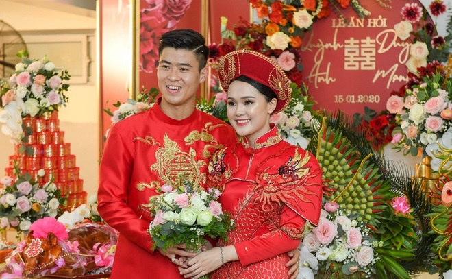 Ch&ugrave;m ảnh: Duy Mạnh, Quỳnh Anh rạng ngời trong lễ ăn hỏi