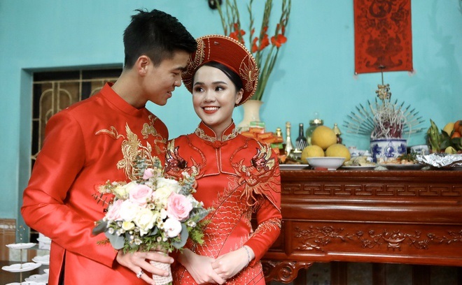 Ch&ugrave;m ảnh: Duy Mạnh, Quỳnh Anh rạng ngời trong lễ ăn hỏi