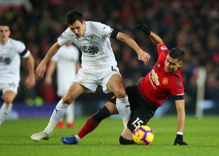 MU vs Burnley (3h15 23/1): Đứng dậy sau c&uacute; vấp