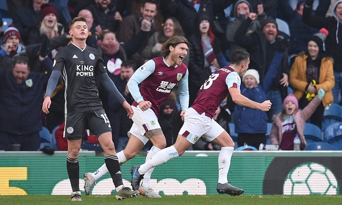 Kết quả Burnley 2-1 Leicester City: Ngược d&ograve;ng ngoạn mục may mắn