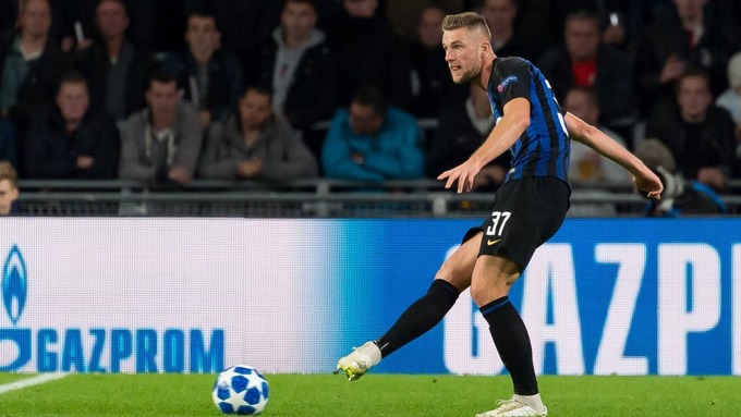 Man City chi tiền tấn để v&aacute; h&agrave;ng thủ