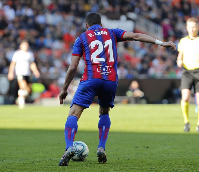 Valencia 1-0 Eibar: Bầy dơi ph&aacute; dớp nhờ c&ocirc;ng Maxi Gomez