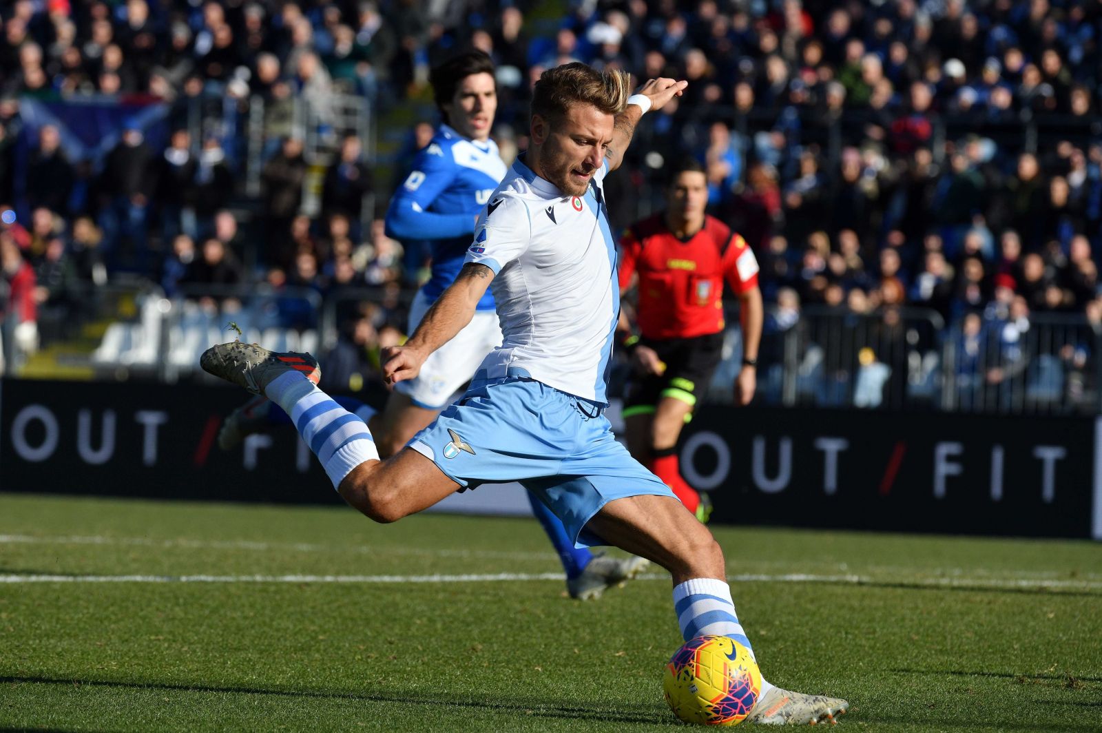 Balotelli lập c&ocirc;ng nhưng kh&ocirc;ng thể cản Lazio gi&agrave;nh 3 điểm ở ph&uacute;t b&ugrave; giờ