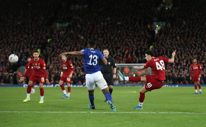 Liverpool 1-0 Everton: Minamino đ&aacute; ch&iacute;nh, The Kop v&agrave;o v&ograve;ng 4 C&uacute;p FA