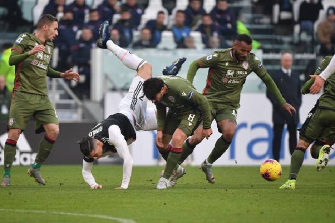Juventus 4-0 Cagliari: Roanldo rực s&aacute;ng, Juventus tạm chiếm ng&ocirc;i đầu