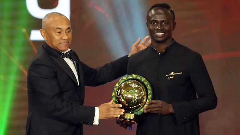 Sadio Mane lần đầu gi&agrave;nh danh hiệu Cầu thủ xuất sắc nhất ch&acirc;u Phi