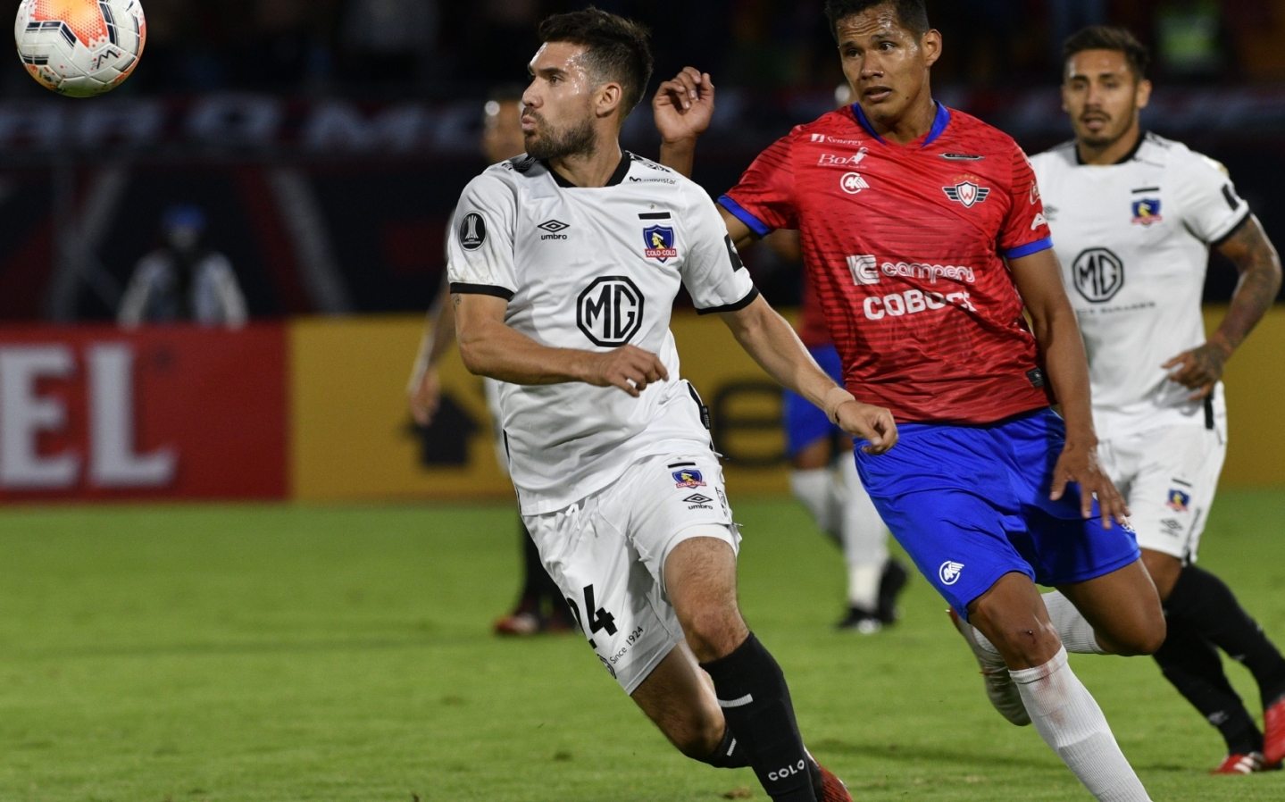 Jorge Wilstermann vs Oriente Petrolero, 04h15 ng&agrave;y 25/12: &Aacute;m ảnh s&acirc;n kh&aacute;ch