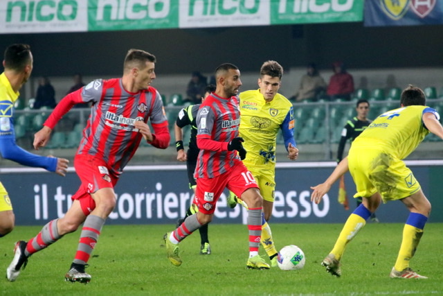 Cremonese vs Chievo, 0h ng&agrave;y 5/1: Kh&aacute;ch kh&oacute; ph&aacute; dớp
