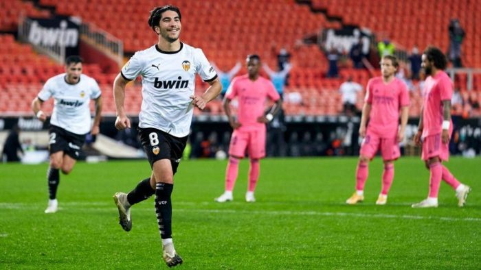 Valencia vs Cadiz (3h 5/1): Tho&aacute;t khỏi nh&oacute;m cầm đ&egrave;n đỏ