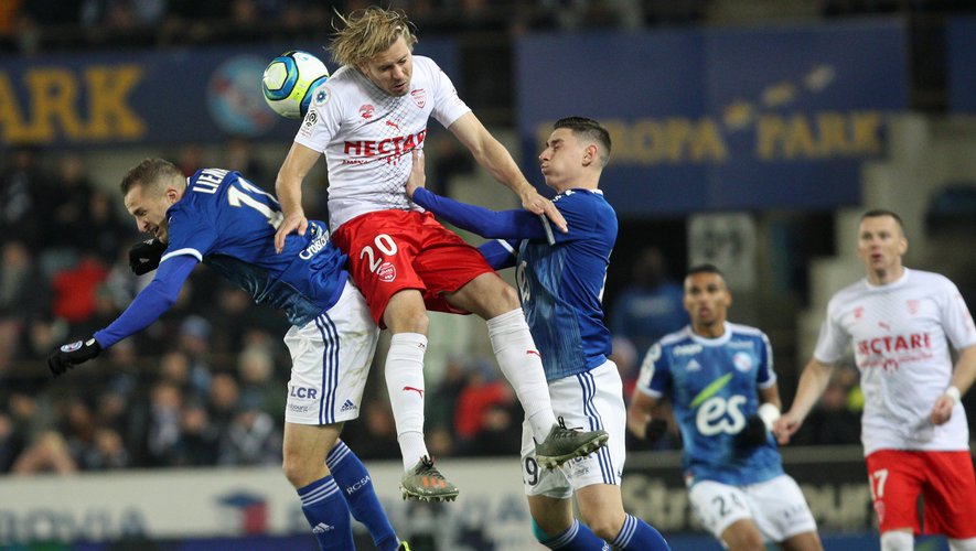 Strasbourg vs Nimes (1h 7/1): Tiếp tục nằm đ&aacute;y