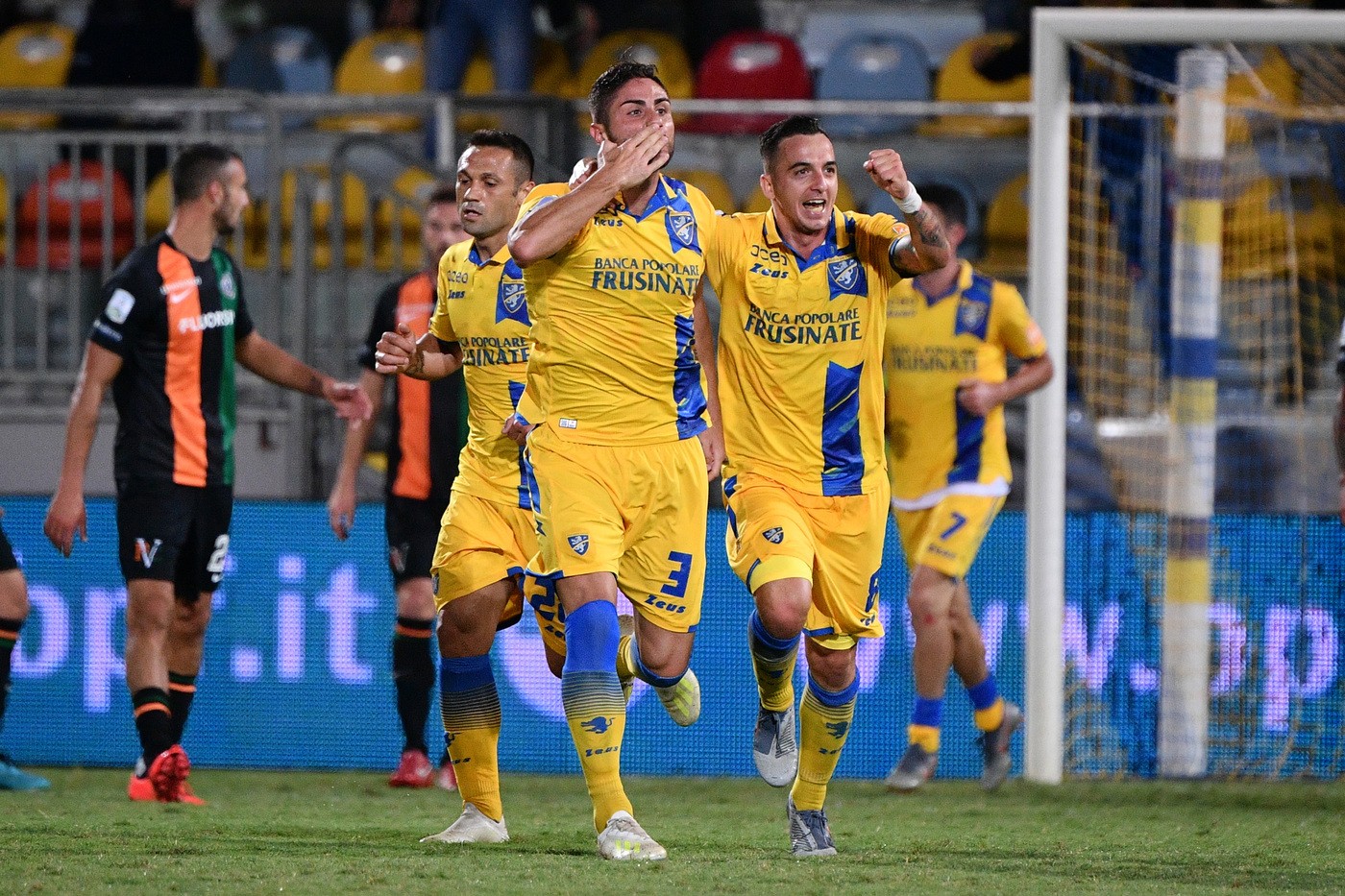 Nhận định Cosenza Calcio 1914 vs Frosinone, 3h00 ng&agrave;y 22/2