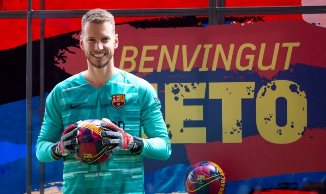 Neto gia nhập Barca với hy vọng thế chỗ Stegen nhưng kh&ocirc;ng thể cạnh tranh nổi suất bắt ch&iacute;nh
